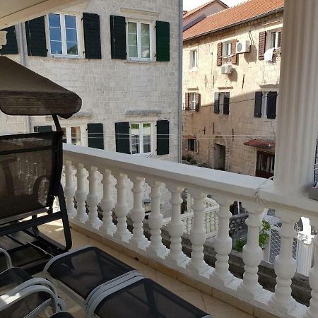 Apartments Sovran Vila Marija Prčanj Eksteriør bilde