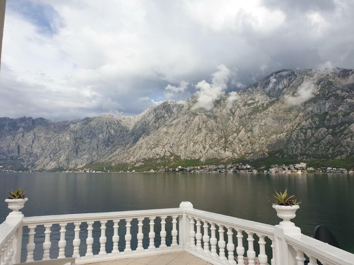 Apartments Sovran Vila Marija Prčanj Eksteriør bilde
