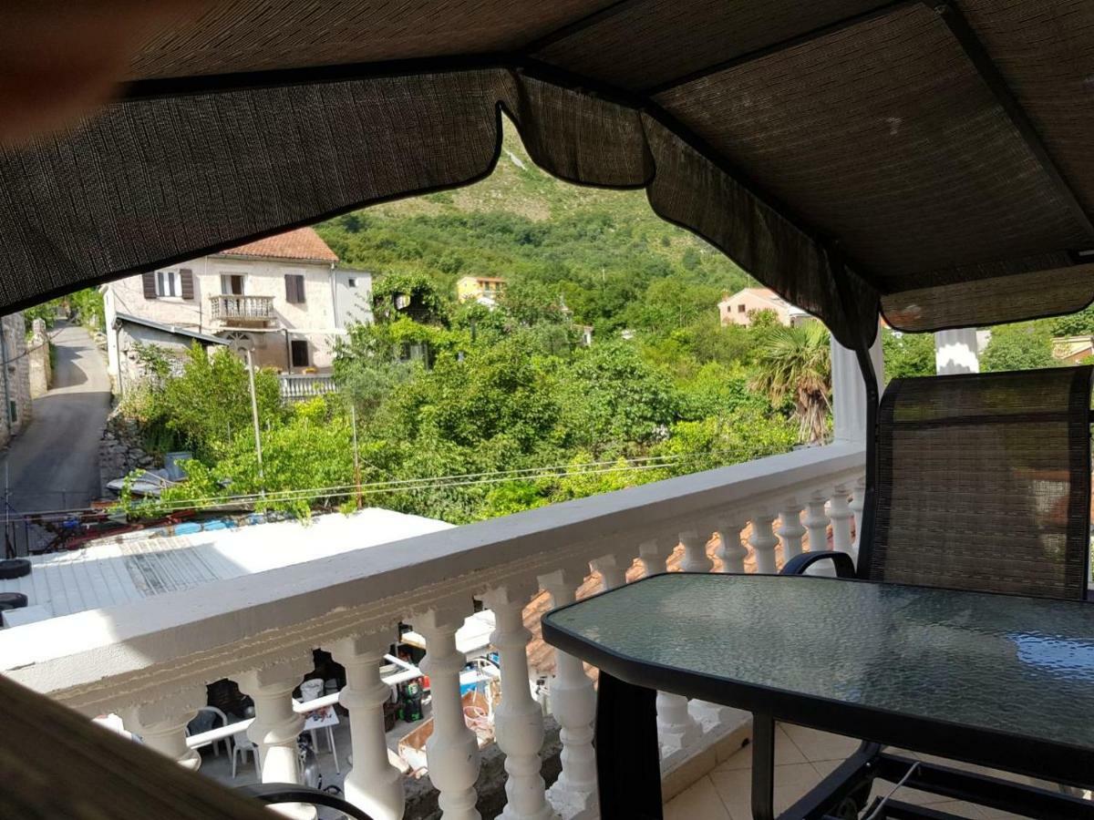 Apartments Sovran Vila Marija Prčanj Eksteriør bilde