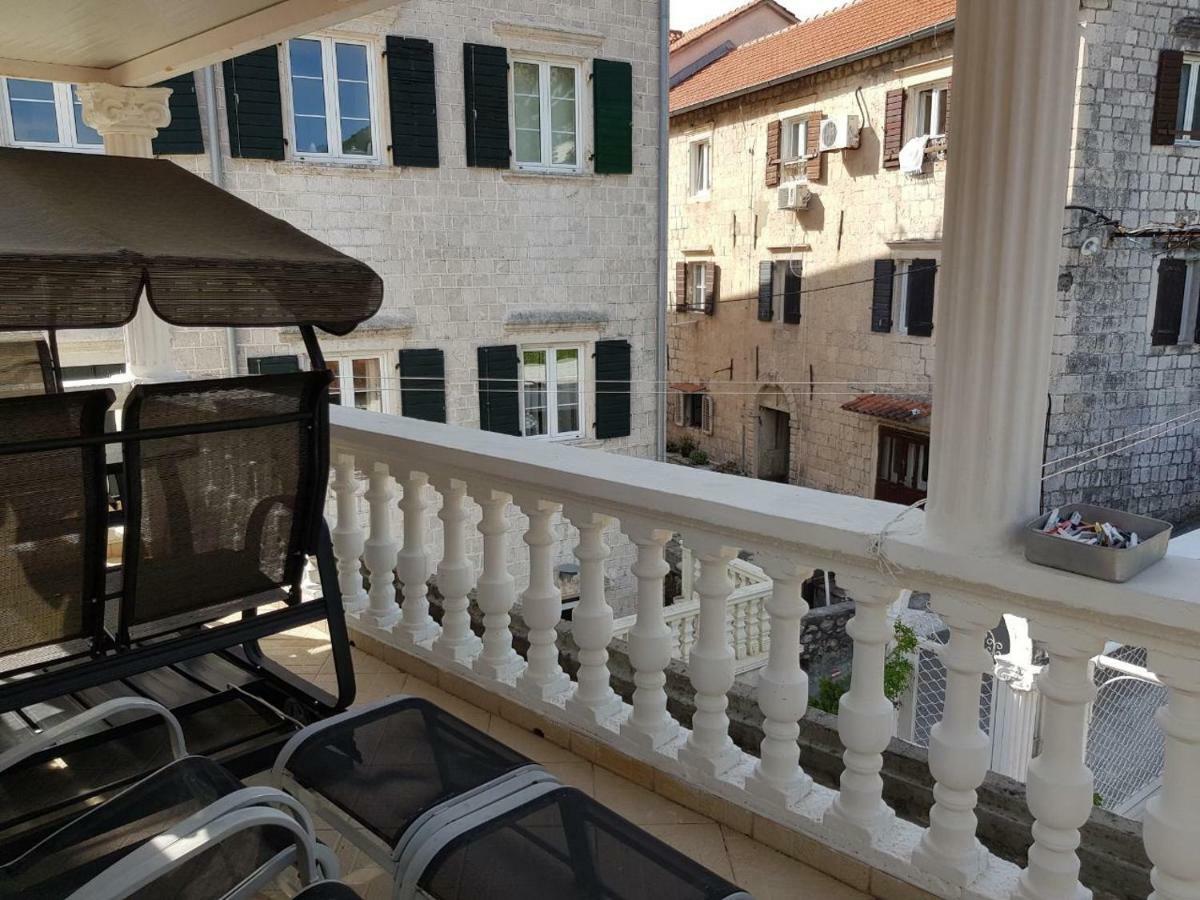 Apartments Sovran Vila Marija Prčanj Eksteriør bilde